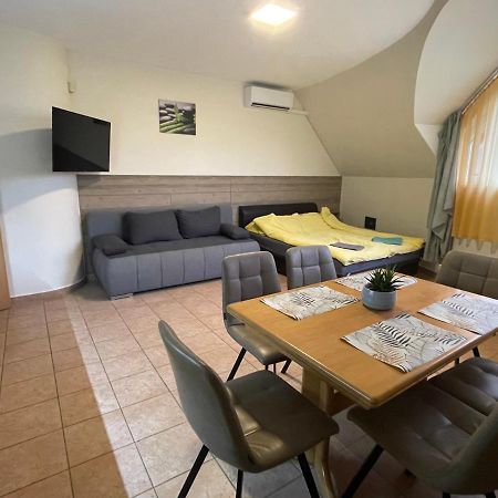 Kuenszler Apartmanhaz Zamardi Exterior photo