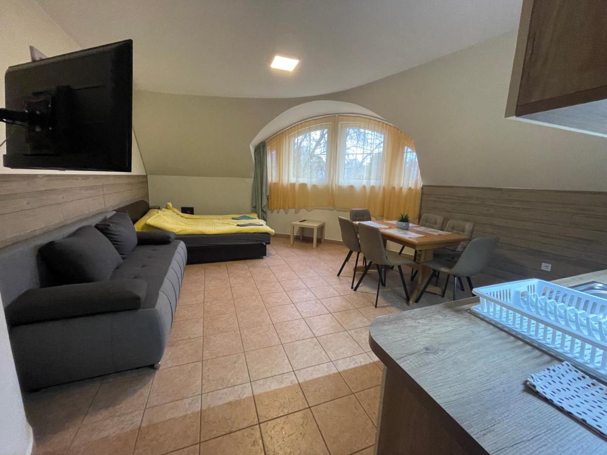 Kuenszler Apartmanhaz Zamardi Exterior photo