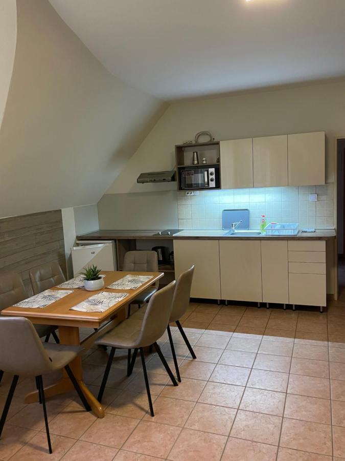 Kuenszler Apartmanhaz Zamardi Exterior photo